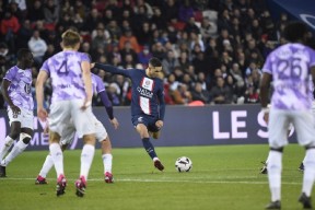 平博官网-梅西击败老对手巴黎，晋级之路一路高歌！